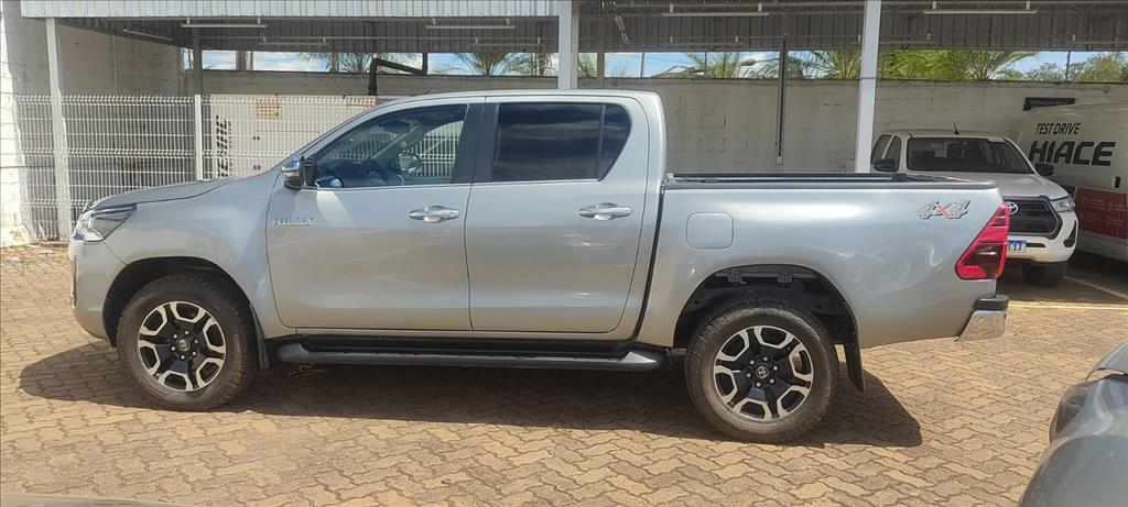 HILUX 2.8 D-4D TURBO DIESEL CD SRX 4X4 AUTOMÁTICO3