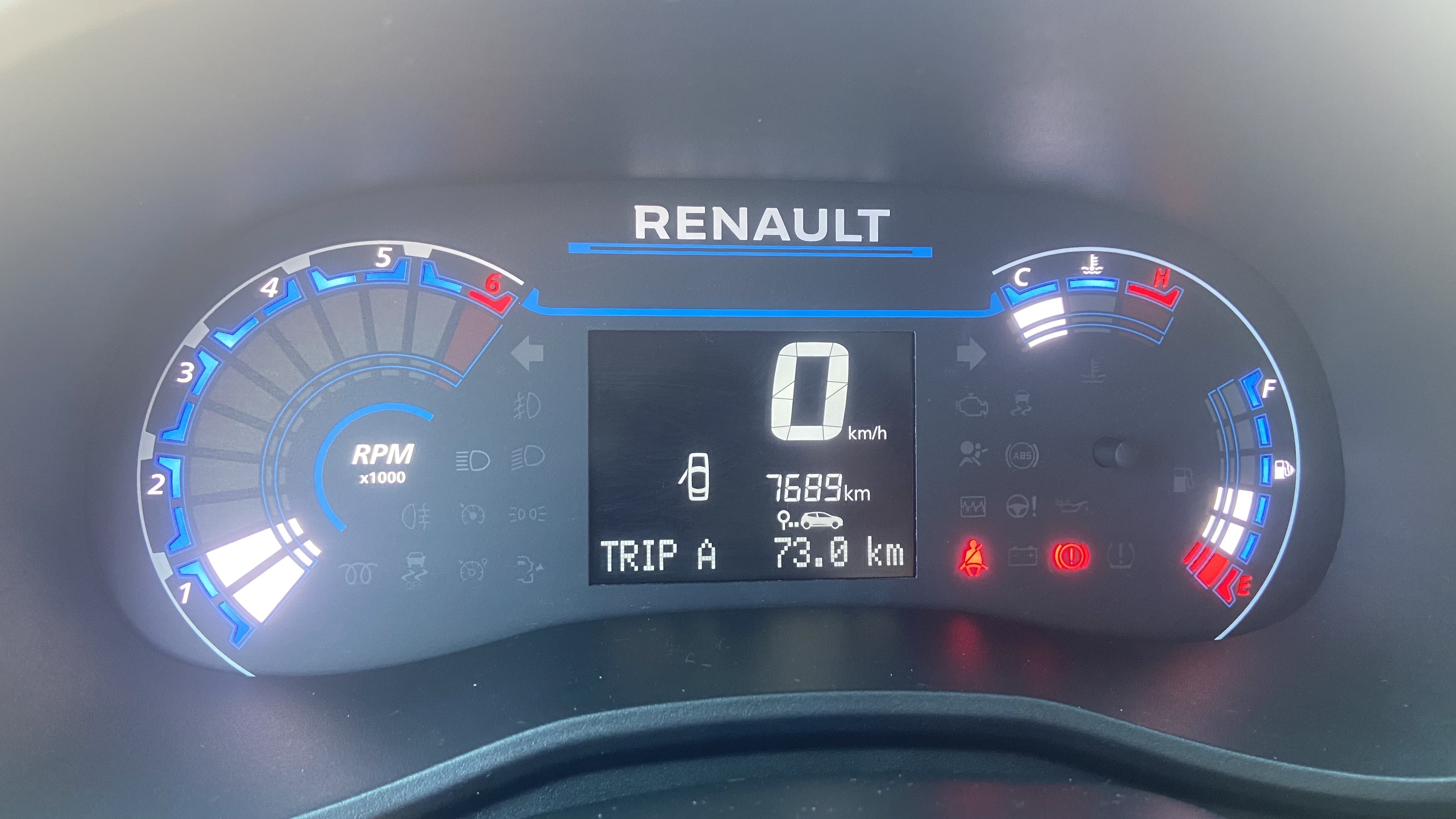 Renault-KWID-1.0 12V SCE FLEX INTENSE MANUAL