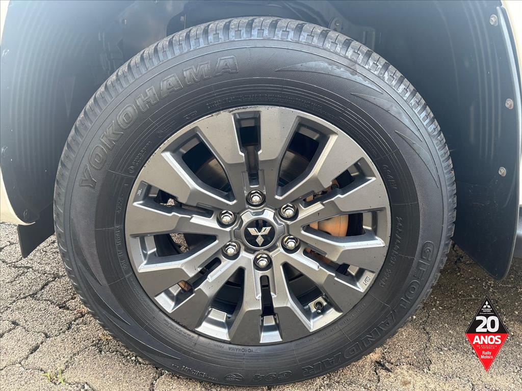 Mitsubishi-TRITON-2.4 BITURBO DIESEL CD HPE-S 4X4 AUTOMÁTICO