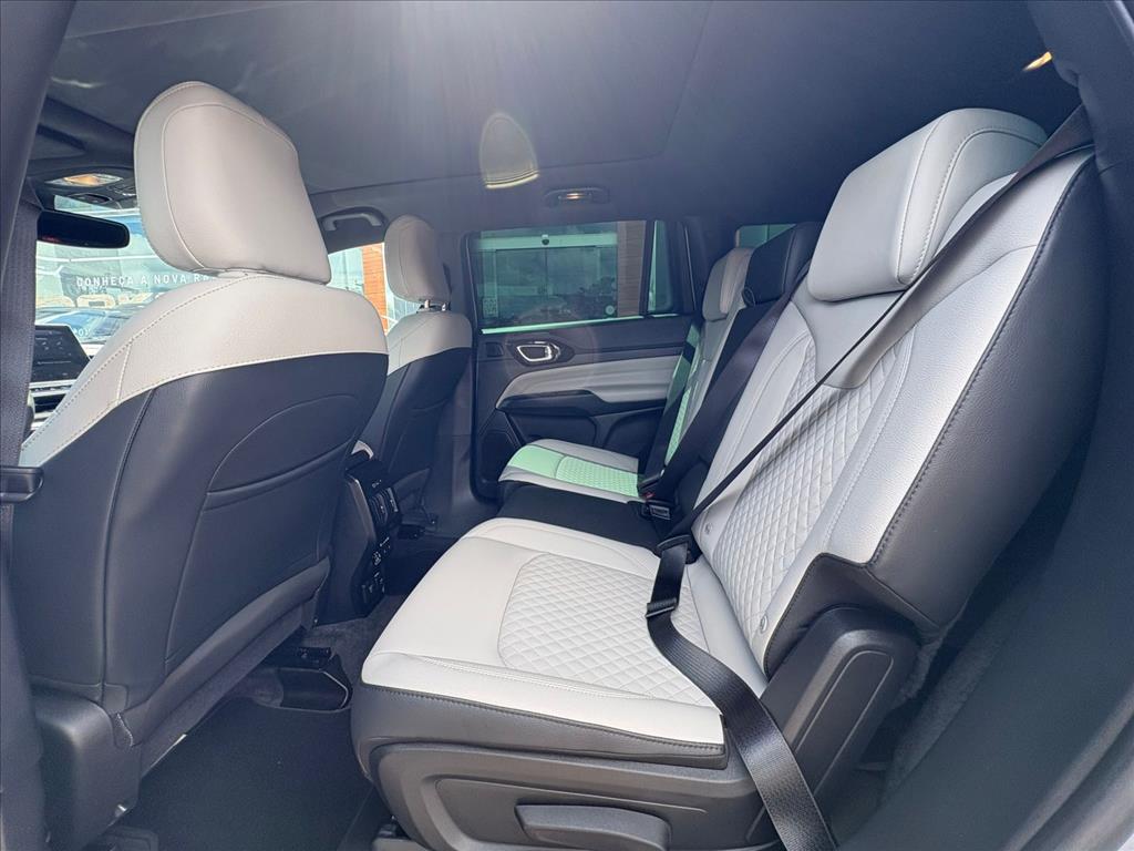 Jeep-COMMANDER-1.3 T270 TURBO FLEX OVERLAND AT6