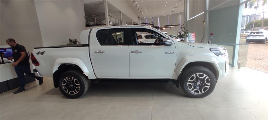 HILUX 2.8 D-4D TURBO DIESEL CD SRX 4X4 AUTOMÁTICO11