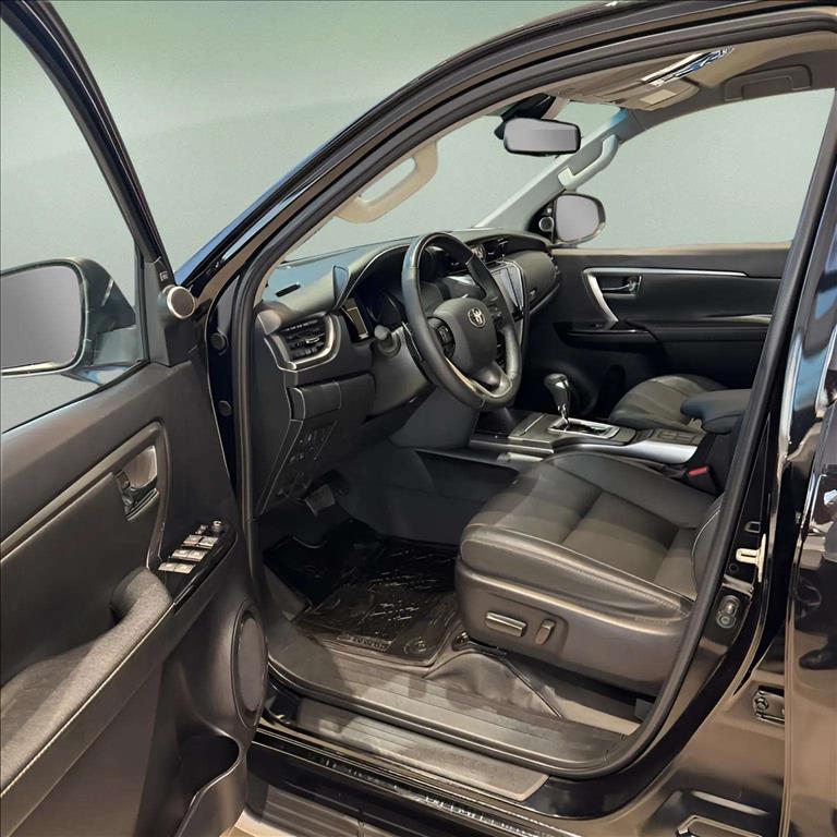 HILUX SW4 2.8 D-4D TURBO DIESEL SRX 7L 4X4 AUTOMÁTICO11