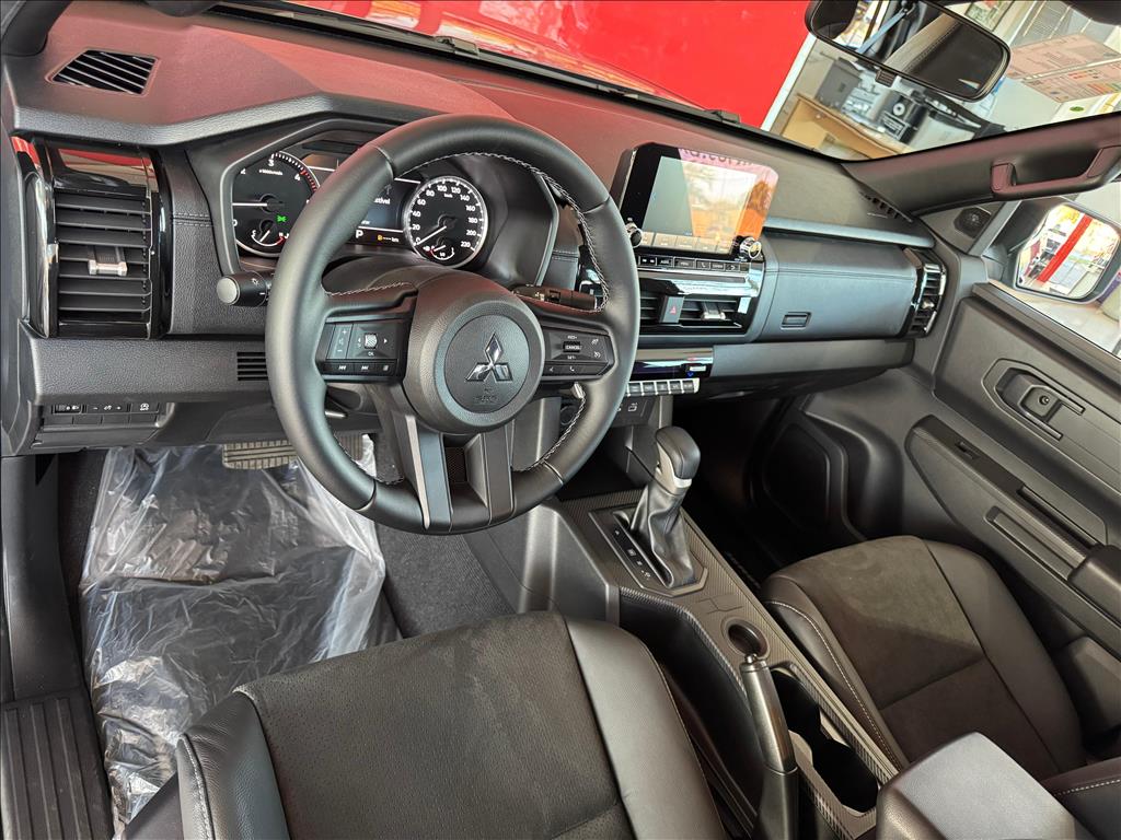 Mitsubishi-TRITON-2.4 BITURBO DIESEL CD TARMAC 4X2 AUTOMÁTICO