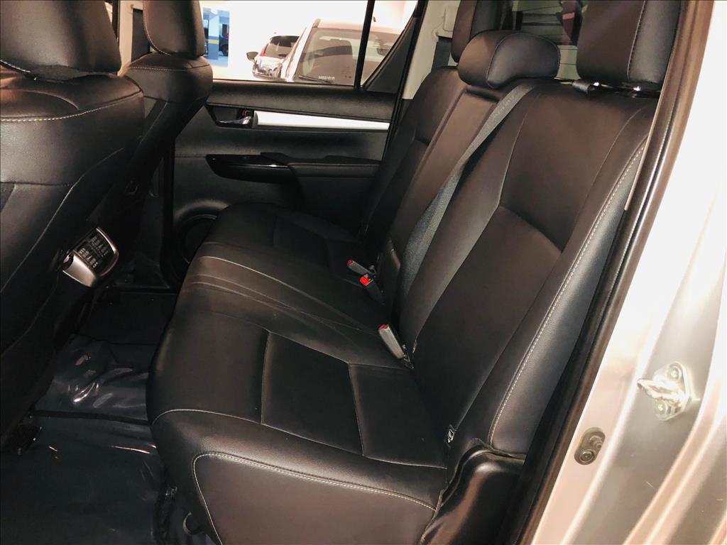 HILUX 2.8 D-4D TURBO DIESEL CD SRV 4X4 AUTOMÁTICO8
