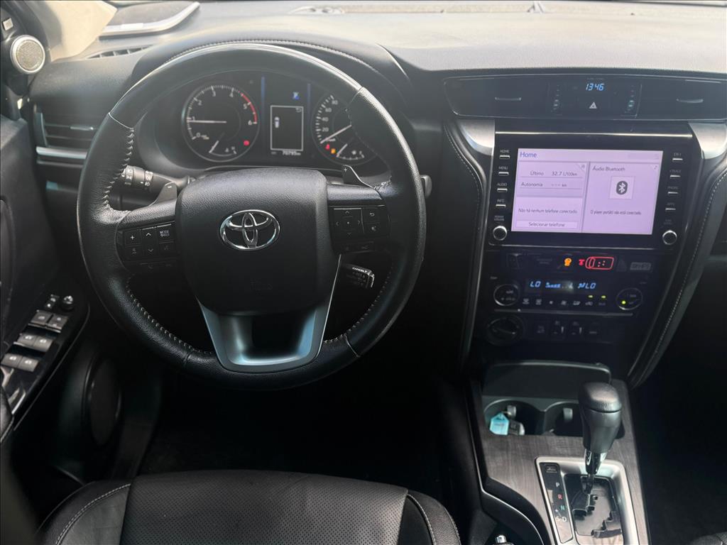 HILUX SW4 2.8 D-4D TURBO DIESEL SRX 7L 4X4 AUTOMÁTICO
