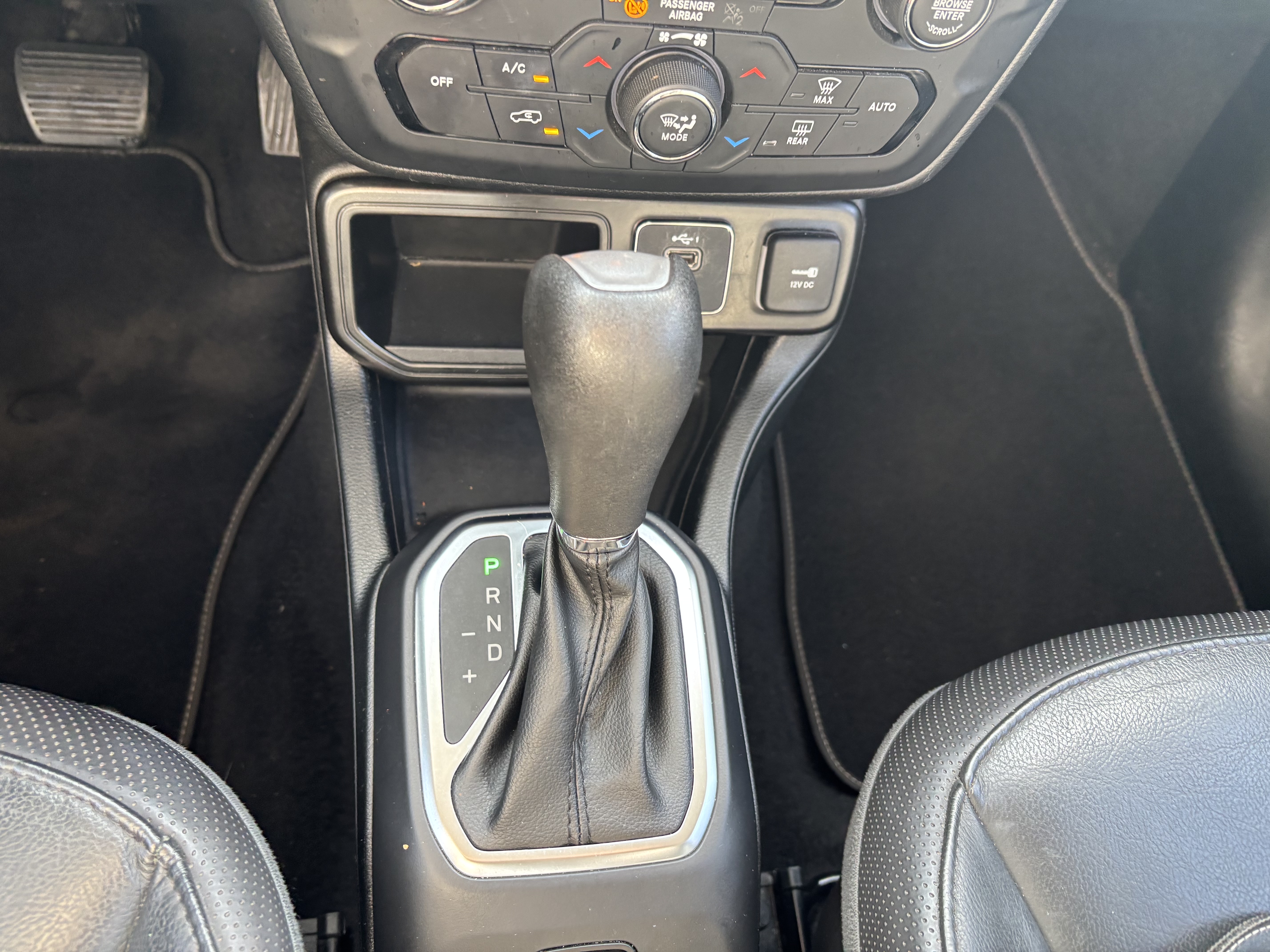 RENEGADE 1.8 16V FLEX LONGITUDE 4P AUTOMÁTICO9