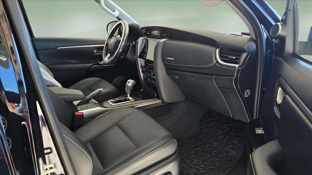 HILUX SW4 2.8 D-4D TURBO DIESEL SRX 7L 4X4 AUTOMÁTICO13
