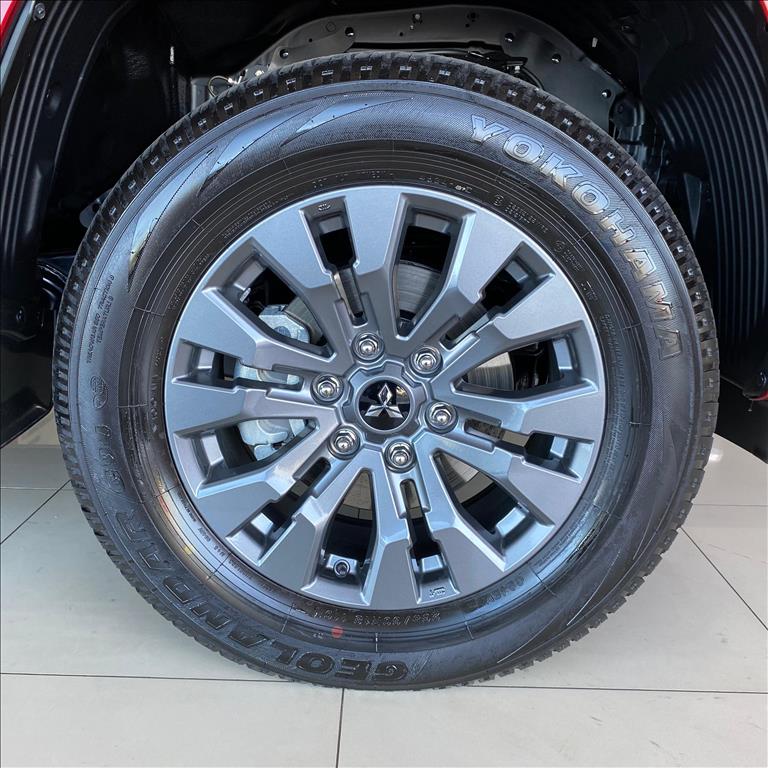 Mitsubishi-TRITON-2.4 BITURBO DIESEL CD HPE-S 4X4 AUTOMÁTICO
