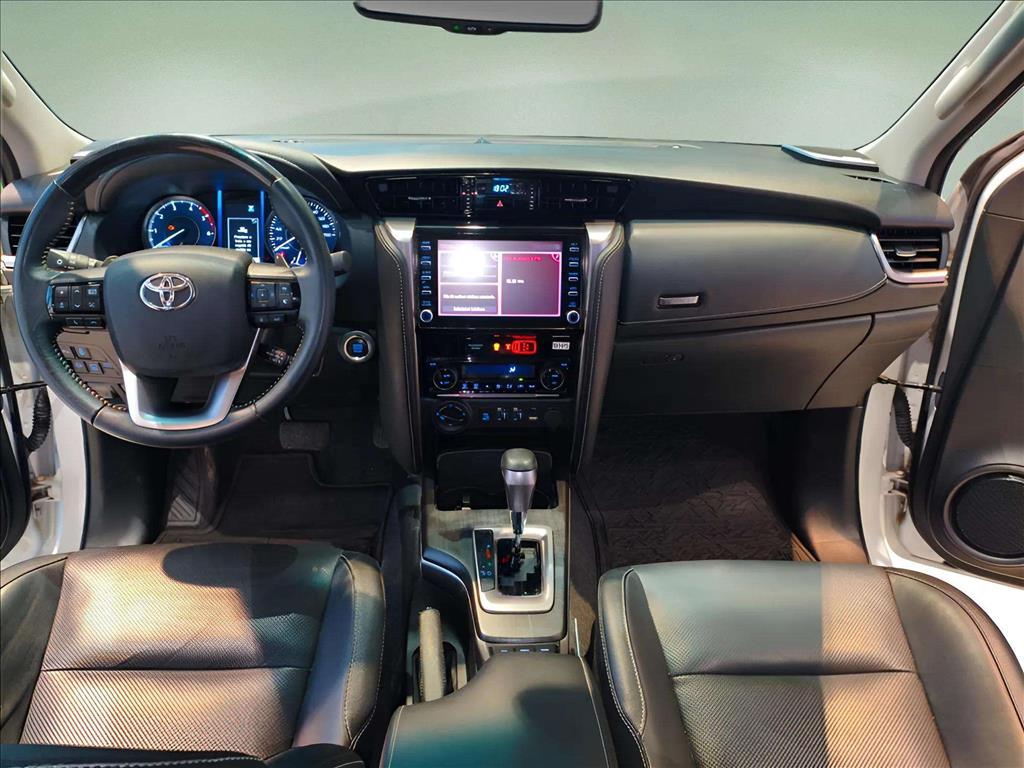 HILUX SW4 2.8 D-4D TURBO DIESEL SRX 7L 4X4 AUTOMÁTICO10