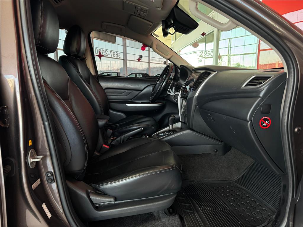 Mitsubishi-L200 TRITON-2.4 16V TURBO DIESEL SPORT HPE-S CD 4P 4X4 AUTOMÁTICO