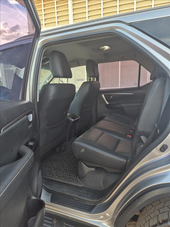 HILUX SW4 2.8 D-4D TURBO DIESEL SRX PLATINUM 7L 4X4 AUTOMÁTICO6