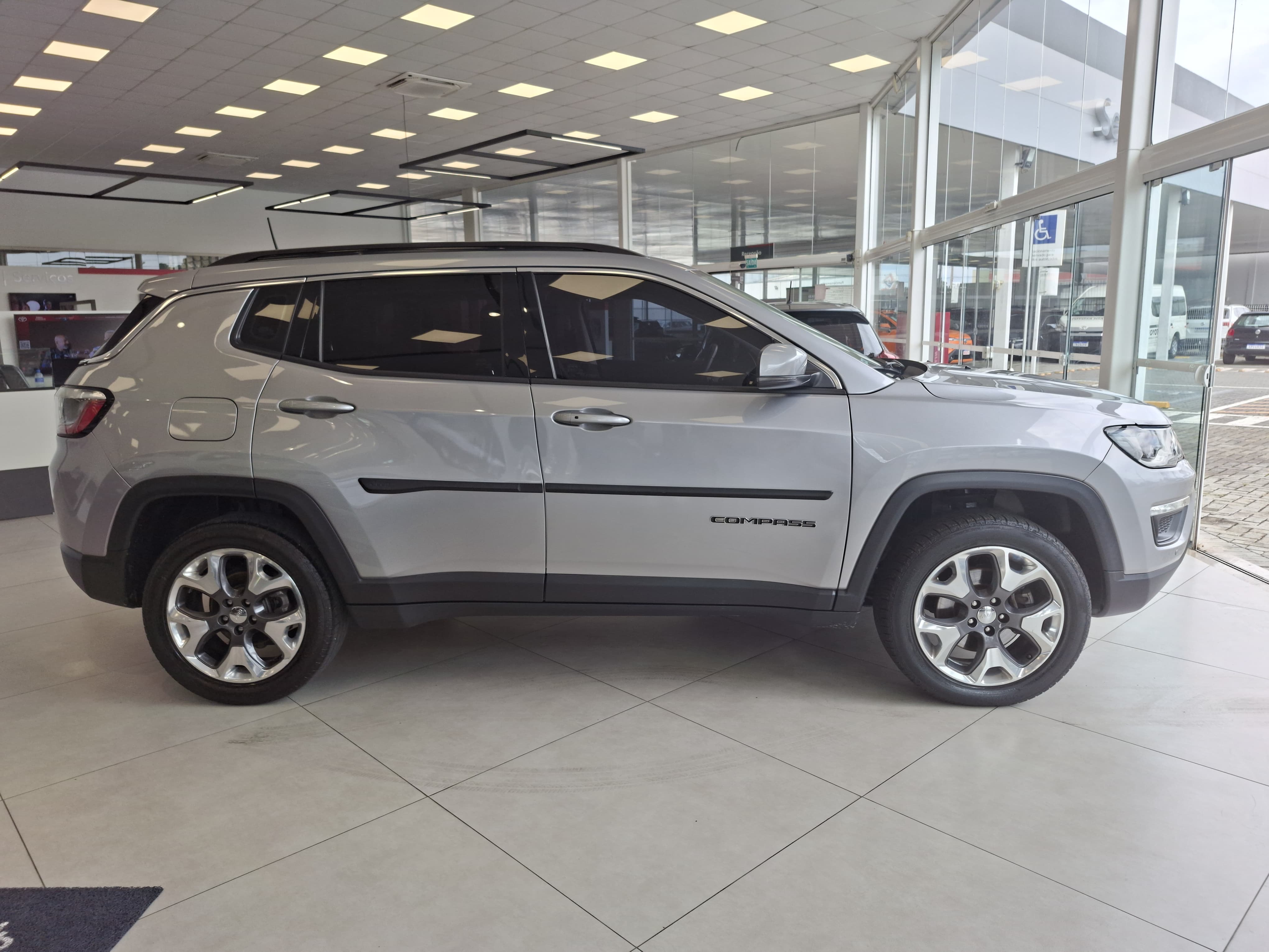 COMPASS 2.0 16V DIESEL LONGITUDE 4X4 AUTOMÁTICO11