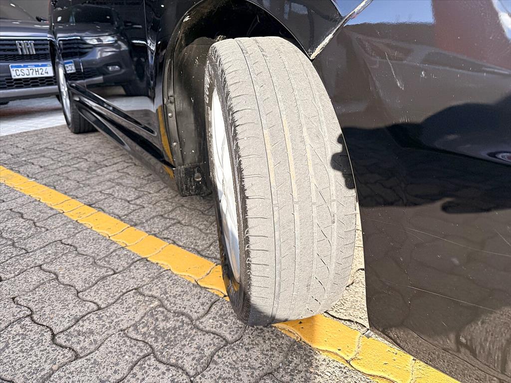 Nissan Tiida - 1.8 SL 16V FLEX 4P MANUAL