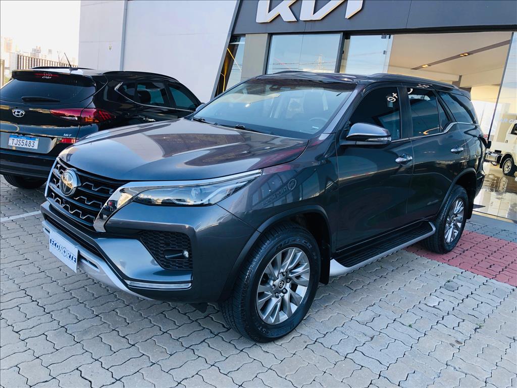HILUX SW4 2.8 D-4D TURBO DIESEL SRX 4X4 AUTOMÁTICO