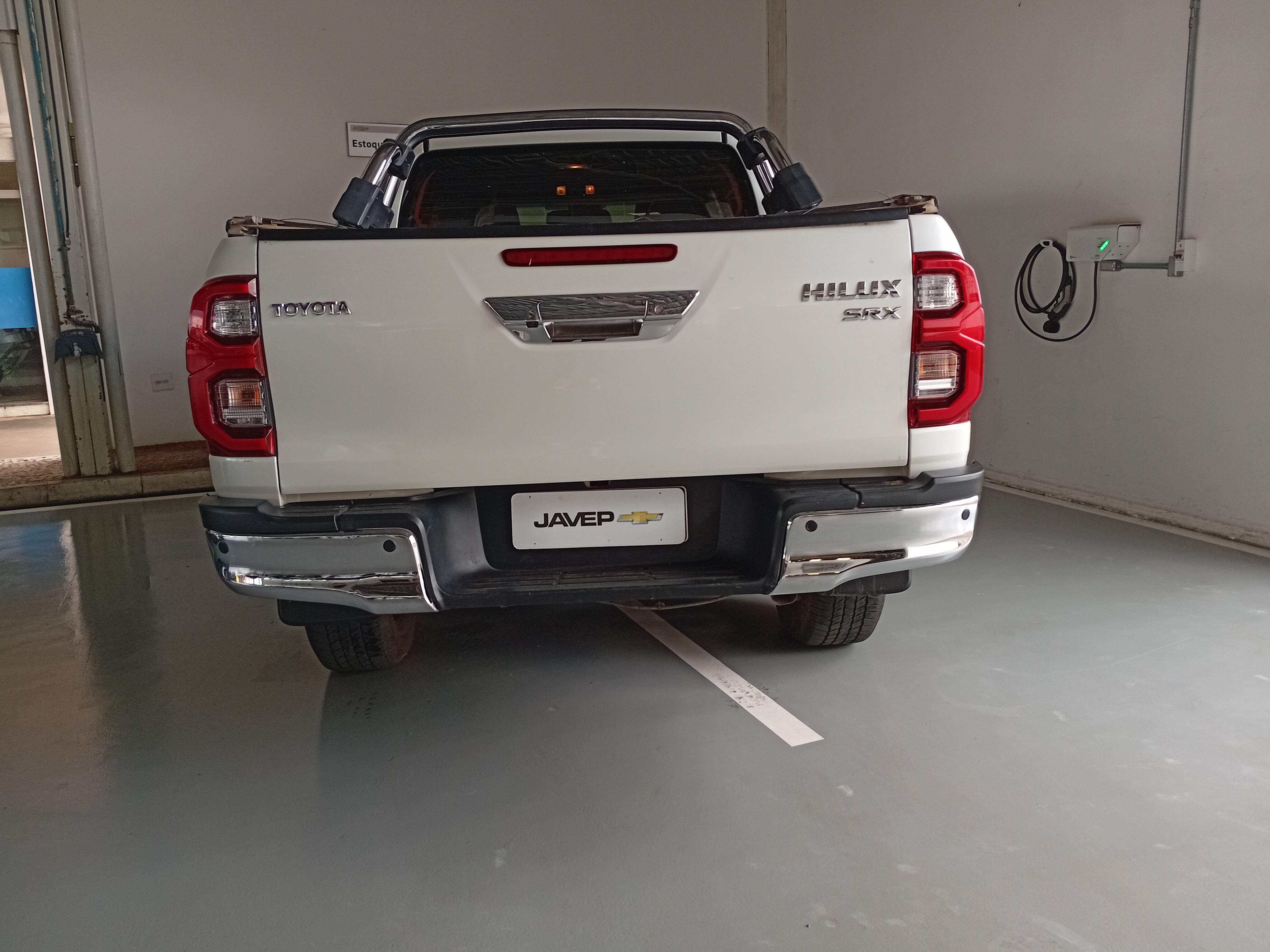 Toyota-HILUX-2.8 D-4D TURBO DIESEL CD SRX 4X4 AUTOMÁTICO