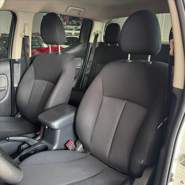 Mitsubishi-L200 TRITON-2.4 16V TURBO DIESEL SPORT GLS CD 4P 4X4 MANUAL