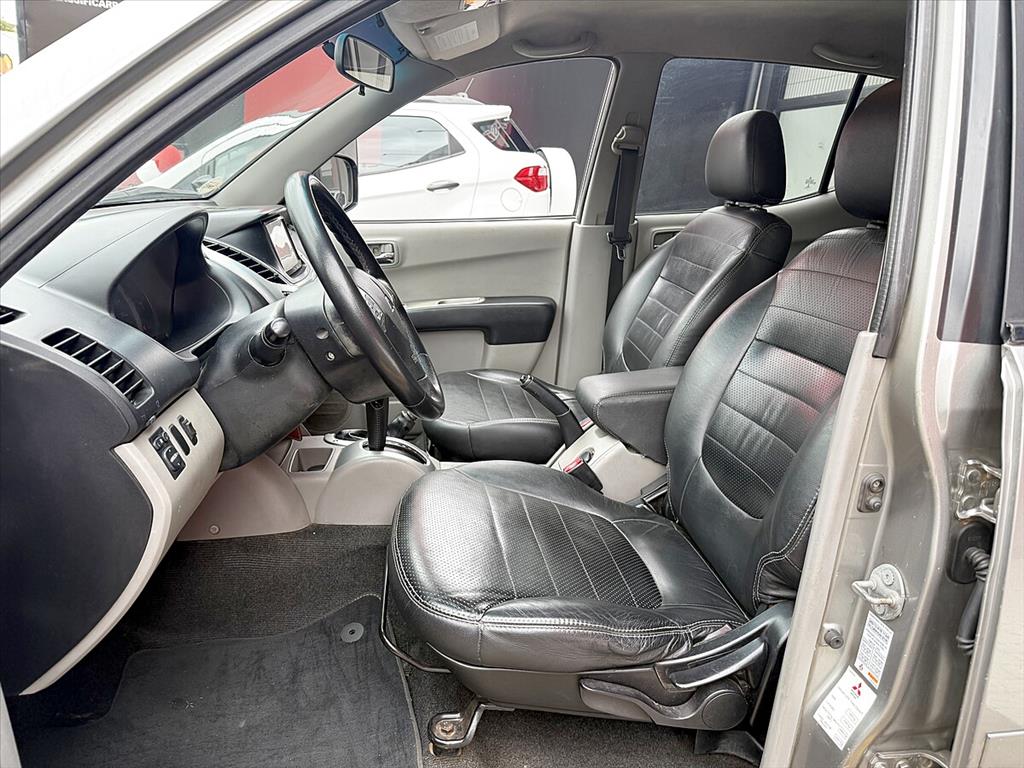 Mitsubishi L200 Triton - 3.2 HPE 4X4 CD 16V TURBO INTERCOOLER DIESEL 4P AUTOMÁTICO