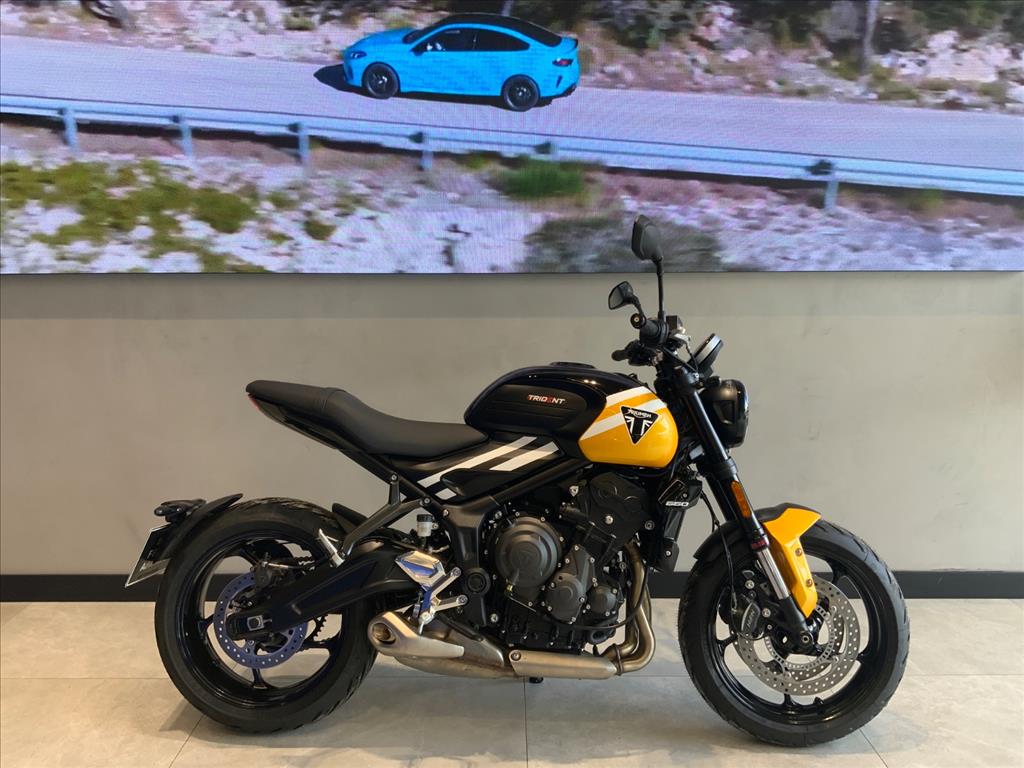 TRIUMPH-TRIDENT-660