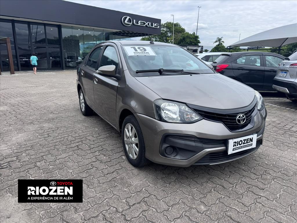 ETIOS 1.5 X PLUS SEDAN 16V FLEX 4P AUTOMÁTICO