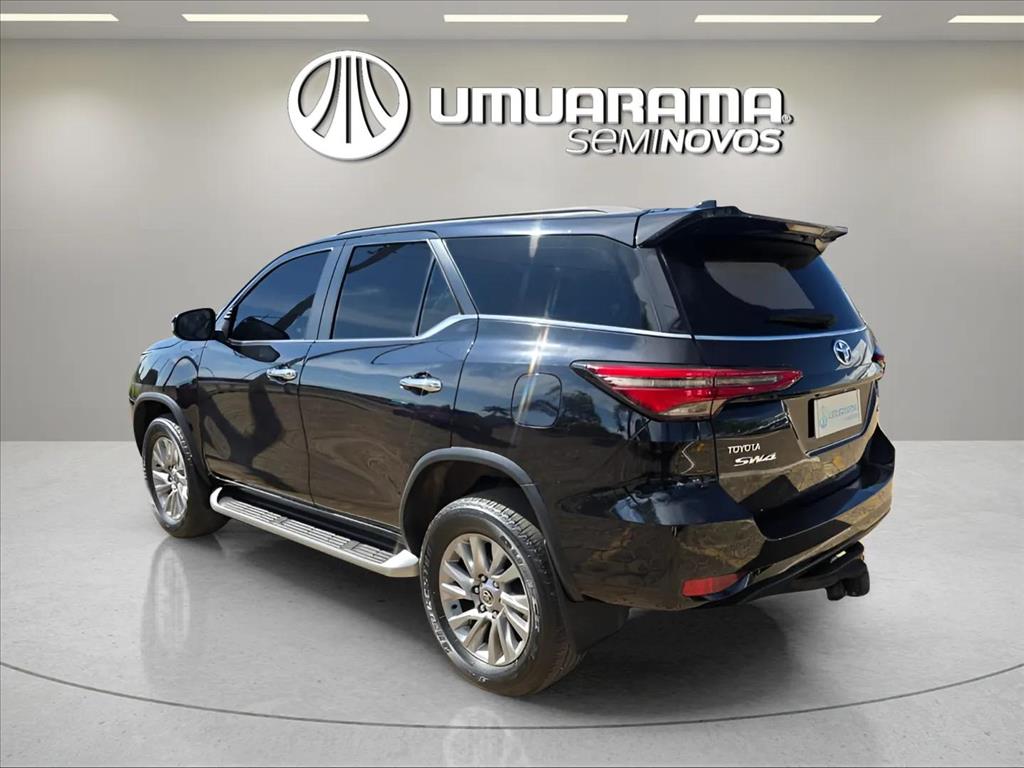 HILUX 2.8 D-4D TURBO DIESEL CD SRX 4X4 AUTOMÁTICO4