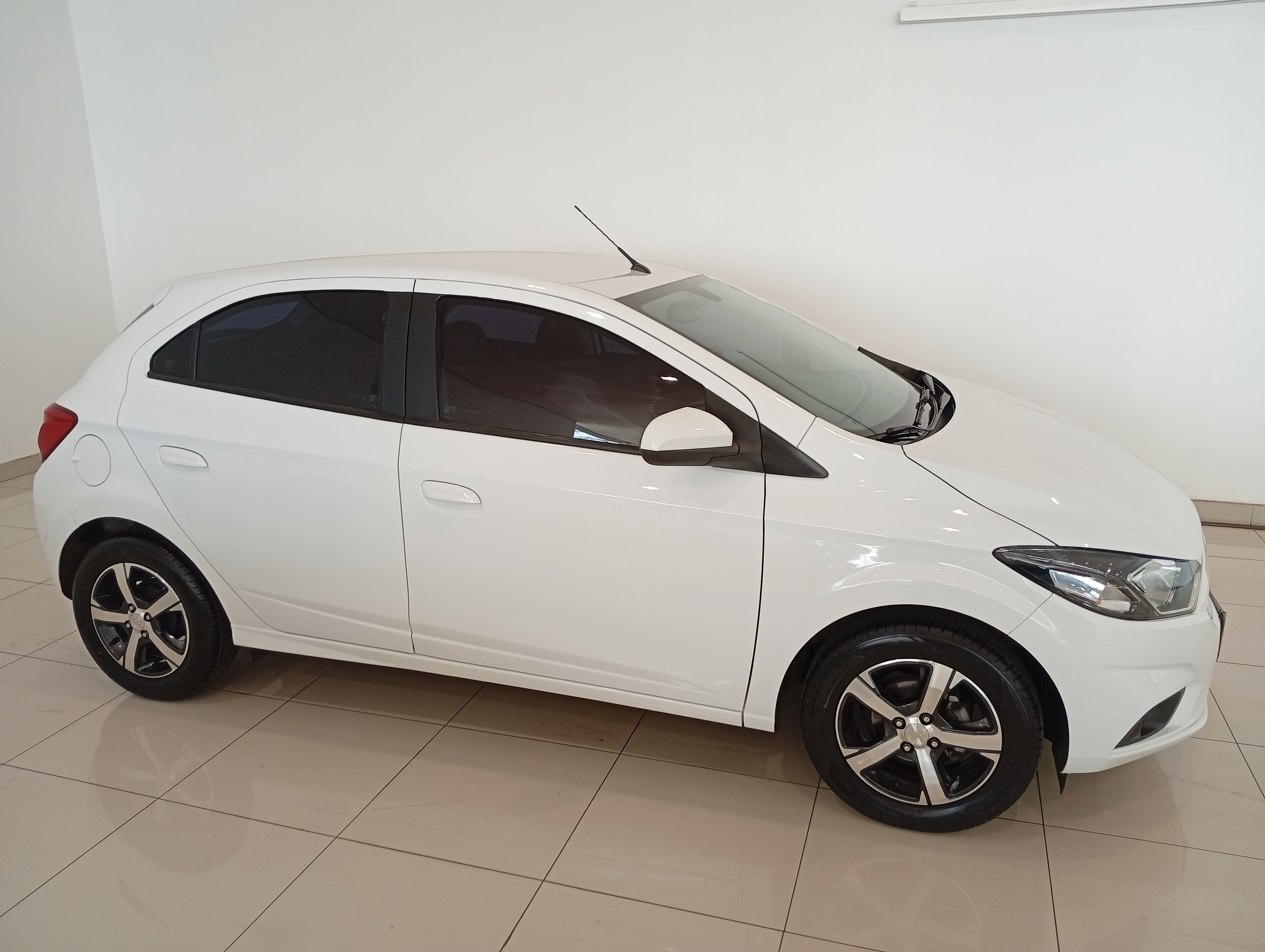 Chevrolet Onix 1.4 Mpfi LTZ 8V Flex 4P Manual - foto 3