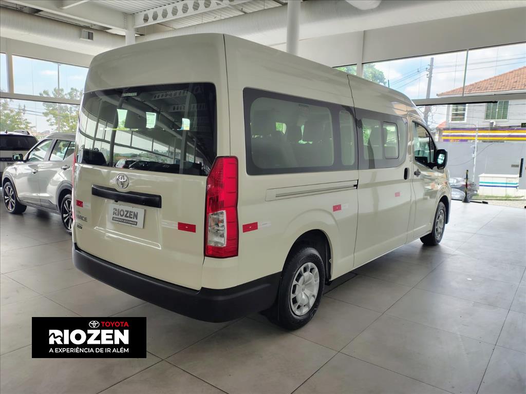HIACE 2.8 D-4D TURBO DIESEL MINIBUS 15+1 DX AUTOMÁTICO3
