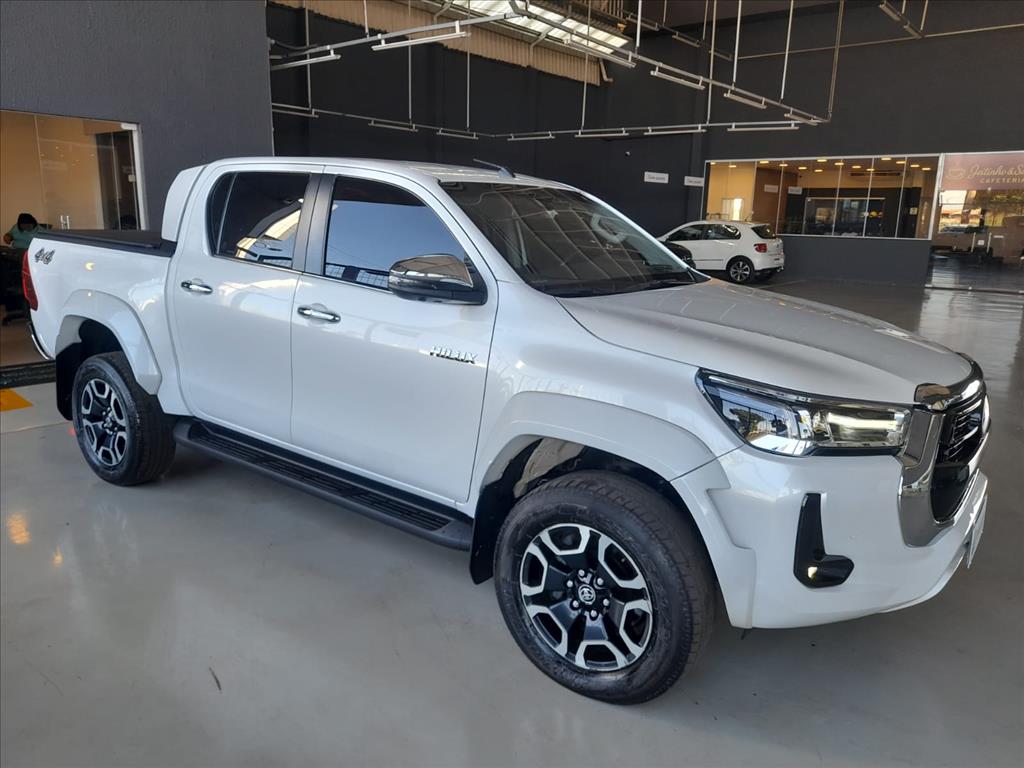 HILUX 2.8 D-4D TURBO DIESEL CD SRX 4X4 AUTOMÁTICO2