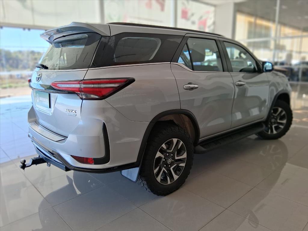 HILUX 2.8 D-4D TURBO DIESEL CD SRX 4X4 AUTOMÁTICO3