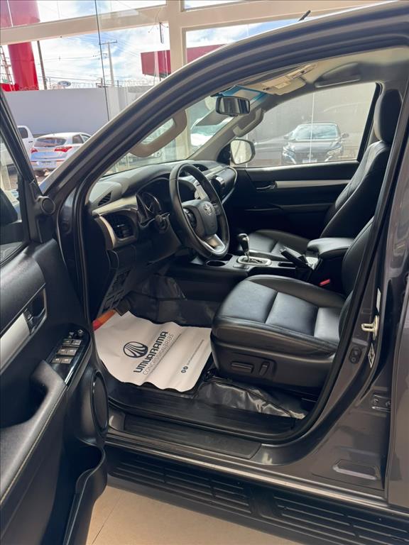 HILUX 2.8 D-4D TURBO DIESEL CD SRV 4X4 AUTOMÁTICO6