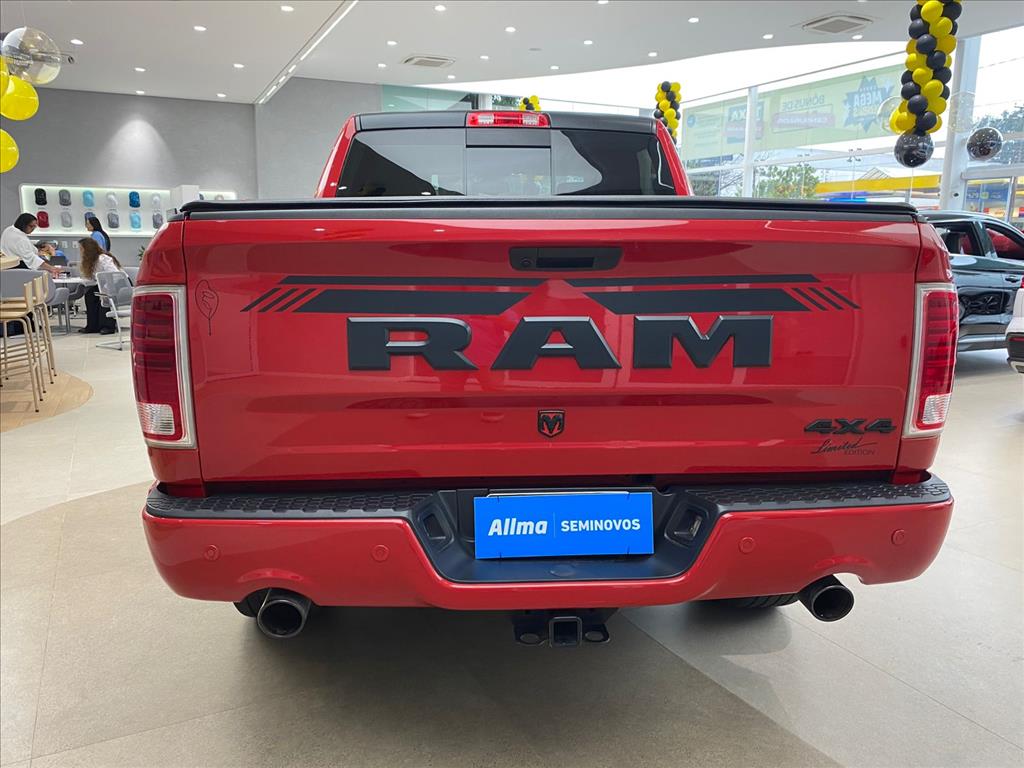 CLASSIC 5.7 V8 GASOLINA LARAMIE NIGHT EDITION CD 4X4 AUTOMÁTICO5