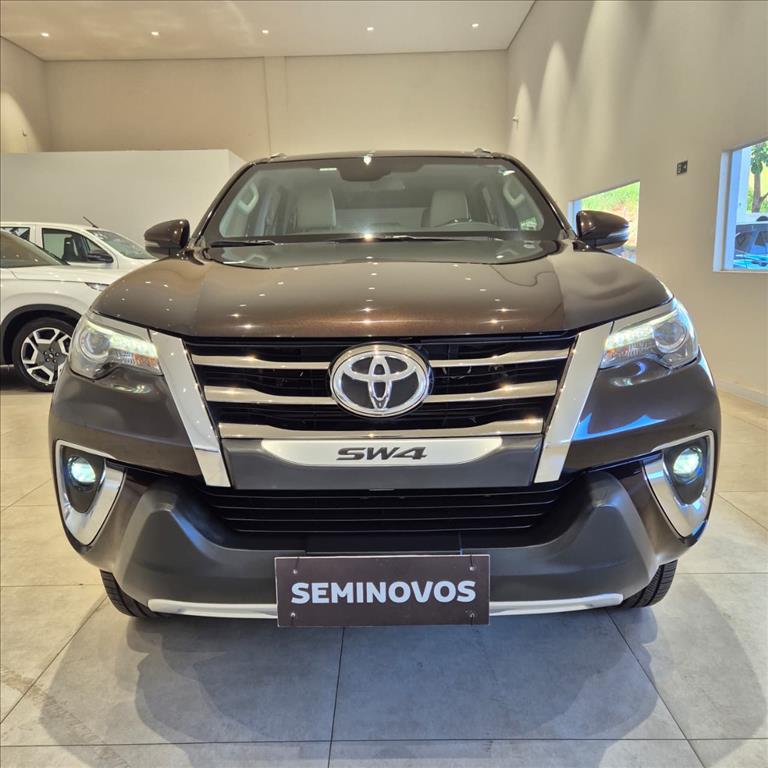HILUX SW4 2.8 SRX DIAMOND 4X4 7 LUGARES 16V TURBO INTERCOOLER DIESEL 4P AUTOMÁTICO1