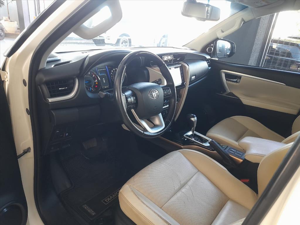 HILUX SW4 2.8 SRX DIAMOND 4X4 7 LUGARES 16V TURBO INTERCOOLER DIESEL 4P AUTOMÁTICO9