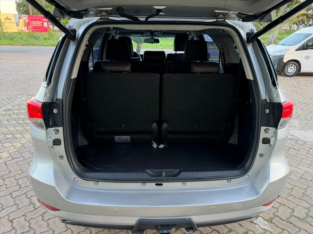 HILUX SW4 2.8 SRX 4X4 7 LUGARES 16V TURBO INTERCOOLER DIESEL 4P AUTOMÁTICO3