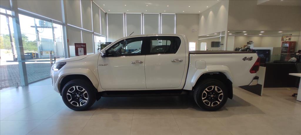 HILUX 2.8 D-4D TURBO DIESEL CD SRX 4X4 AUTOMÁTICO6