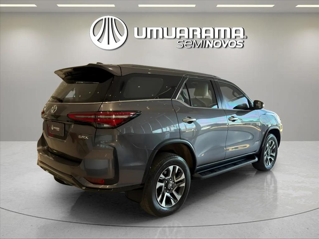 HILUX SW4 2.8 D-4D TURBO DIESEL SRX 7L 4X4 AUTOMÁTICO3