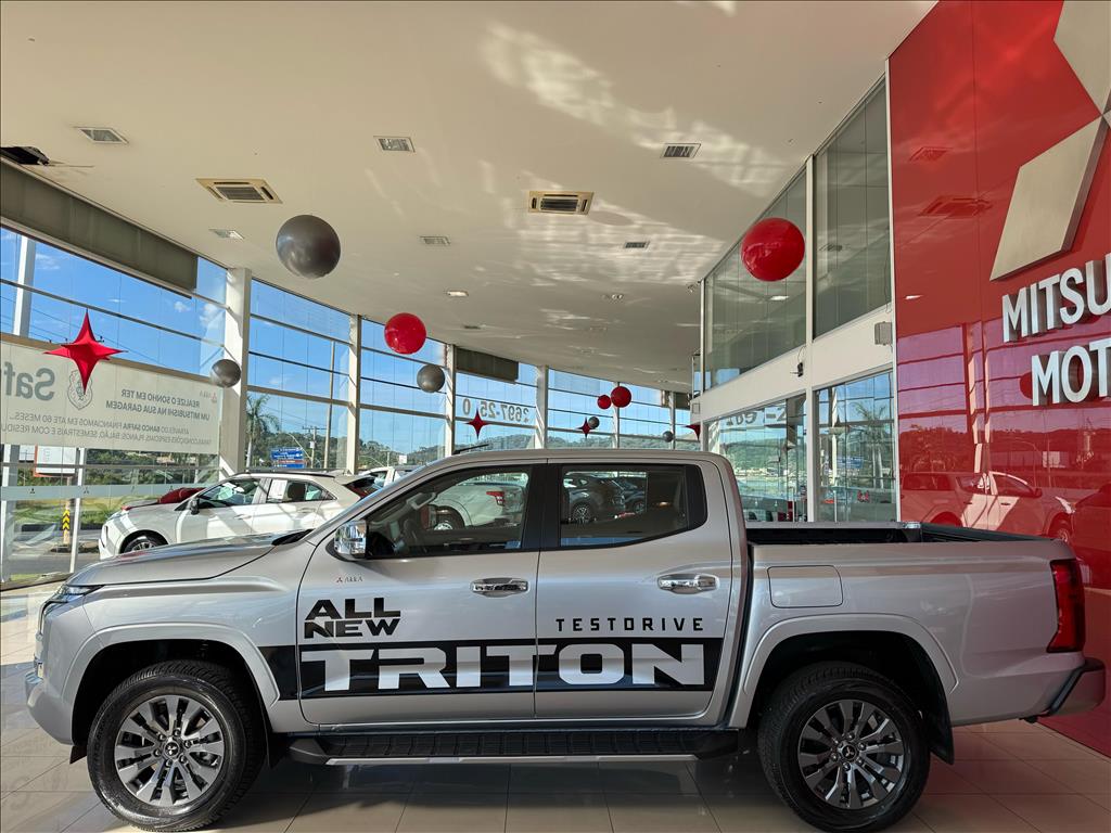 Mitsubishi-TRITON-2.4 BITURBO DIESEL CD HPE-S 4X4 AUTOMÁTICO