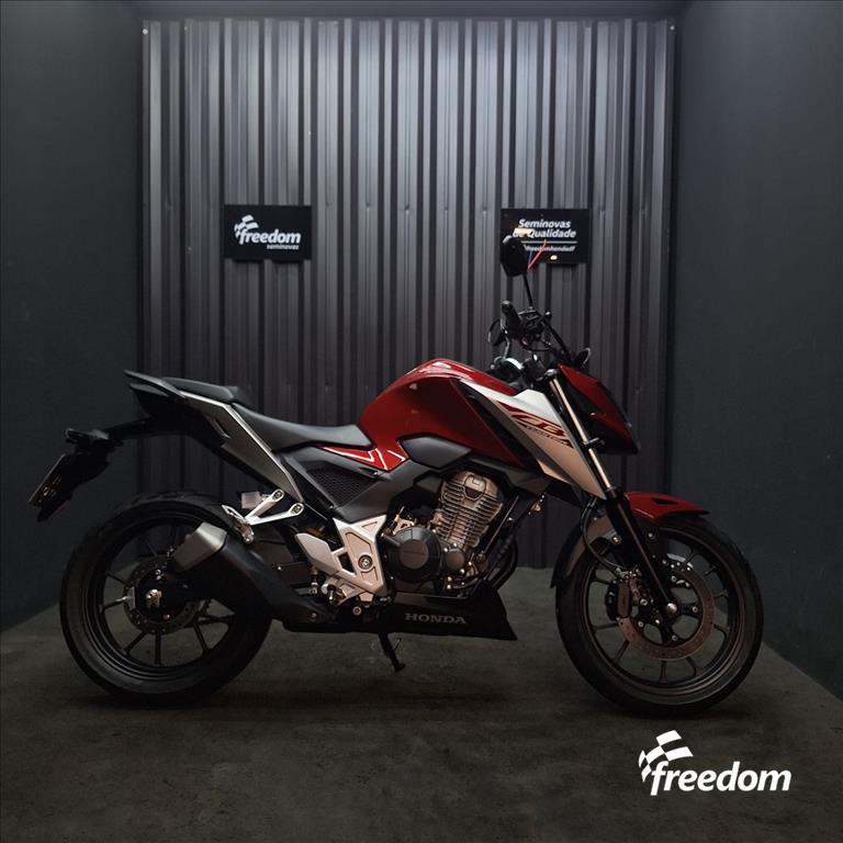 Moto HONDA do modelo CB 300F TWISTER ABS 2025/2026