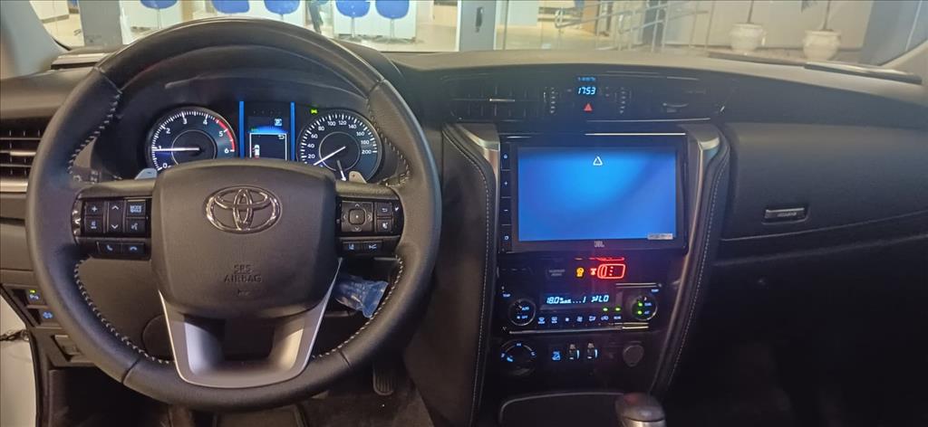 HILUX SW4 2.8 D-4D TURBO DIESEL SRX PLATINUM 7L 4X4 AUTOMÁTICO8