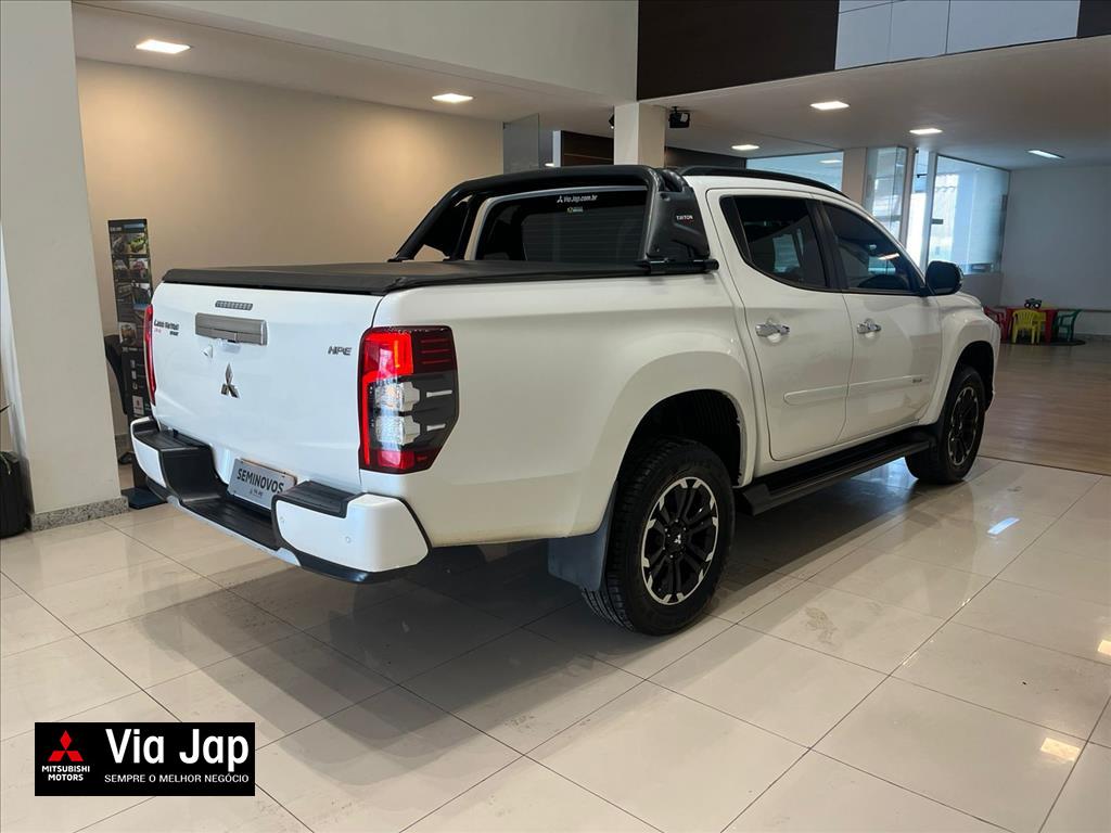 Mitsubishi-L200 TRITON-2.4 16V TURBO DIESEL SPORT HPE CD 4P 4X4 AUTOMÁTICO