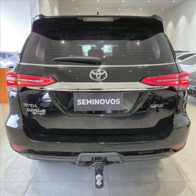 HILUX SW4 2.8 D-4D TURBO DIESEL SRX 7L 4X4 AUTOMÁTICO4