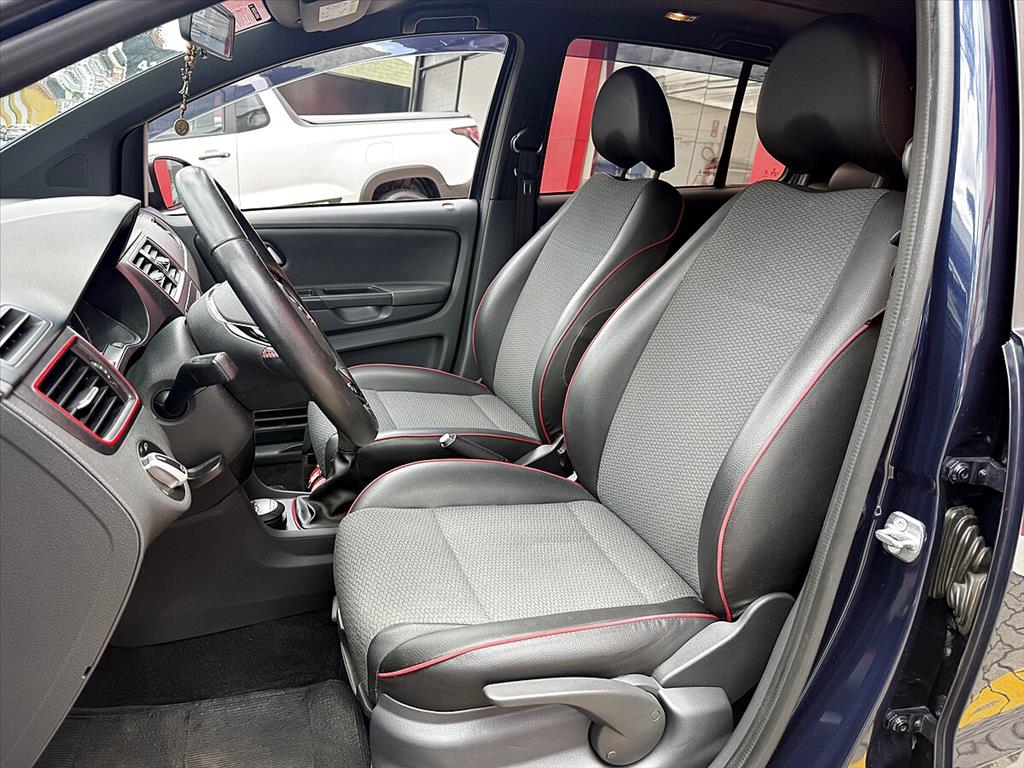 Volkswagen Fox - 1.6 MI ROCK IN RIO 8V FLEX 4P MANUAL