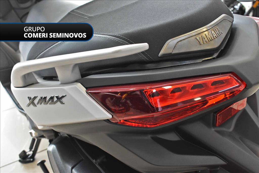 XMAX 250 CONNECTED ABS11