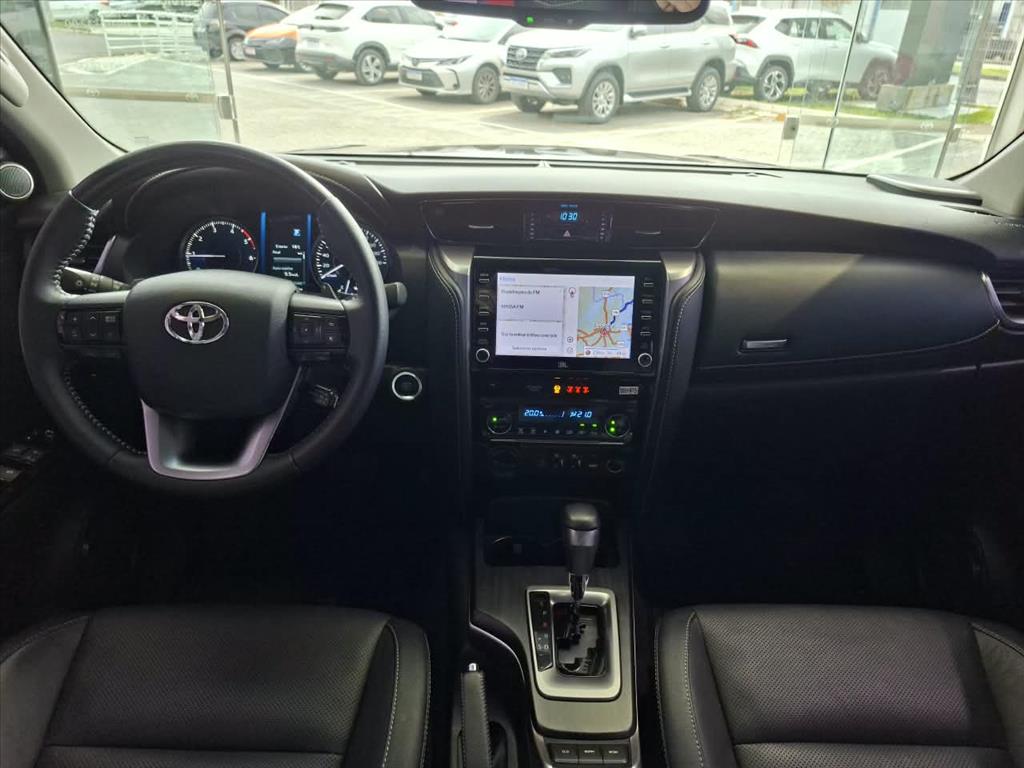 HILUX SW4 2.8 D-4D TURBO DIESEL SRX 4X4 AUTOMÁTICO9