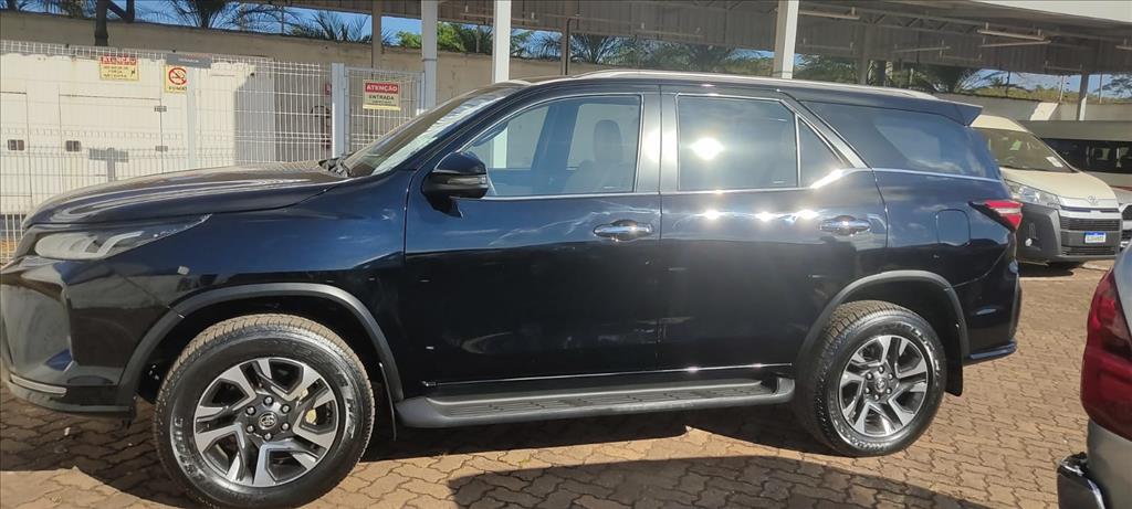 HILUX SW4 2.8 D-4D TURBO DIESEL DIAMOND 7L 4X4 AUTOMÁTICO4