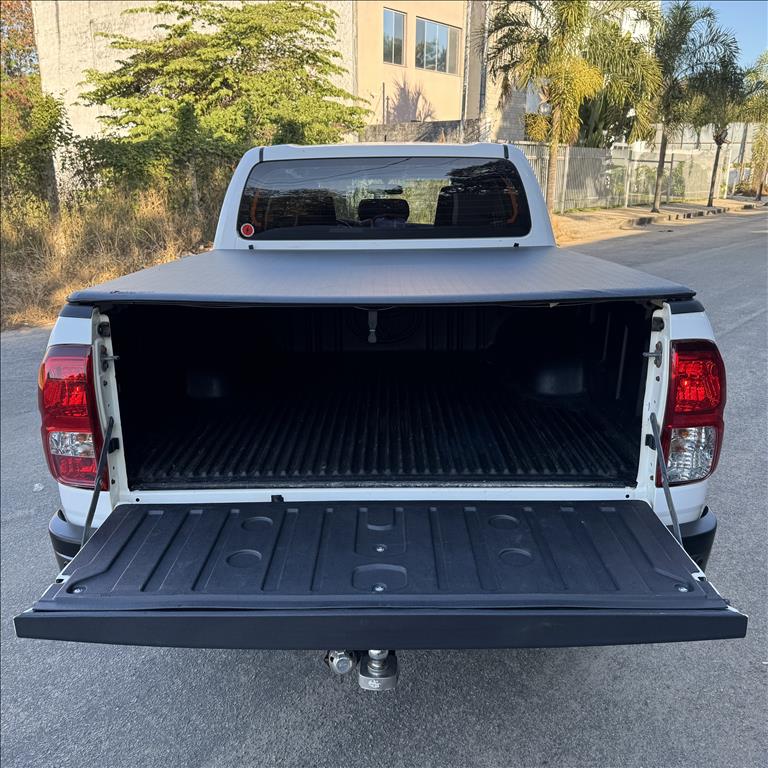 Toyota-HILUX-2.8 D-4D TURBO DIESEL CD POWER PACK 4X4 MANUAL