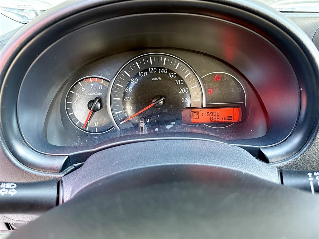 Nissan March - 1.6 SV 16V FLEXSTART 4P XTRONIC