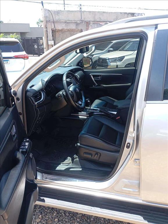 HILUX SW4 2.8 D-4D TURBO DIESEL SRX 7L 4X4 AUTOMÁTICO8