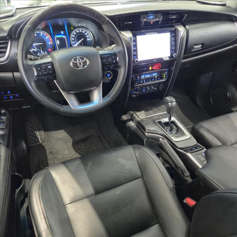 HILUX SW4 2.8 D-4D TURBO DIESEL SRX 7L 4X4 AUTOMÁTICO12