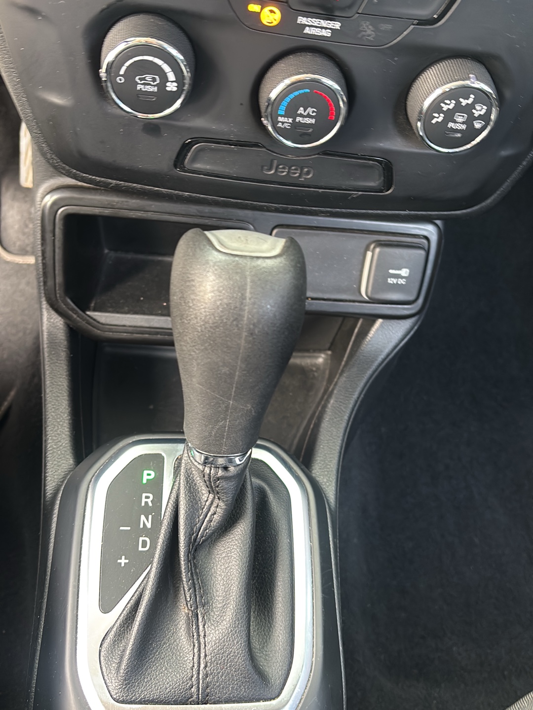 RENEGADE 1.8 16V FLEX STD 4P AUTOMÁTICO12