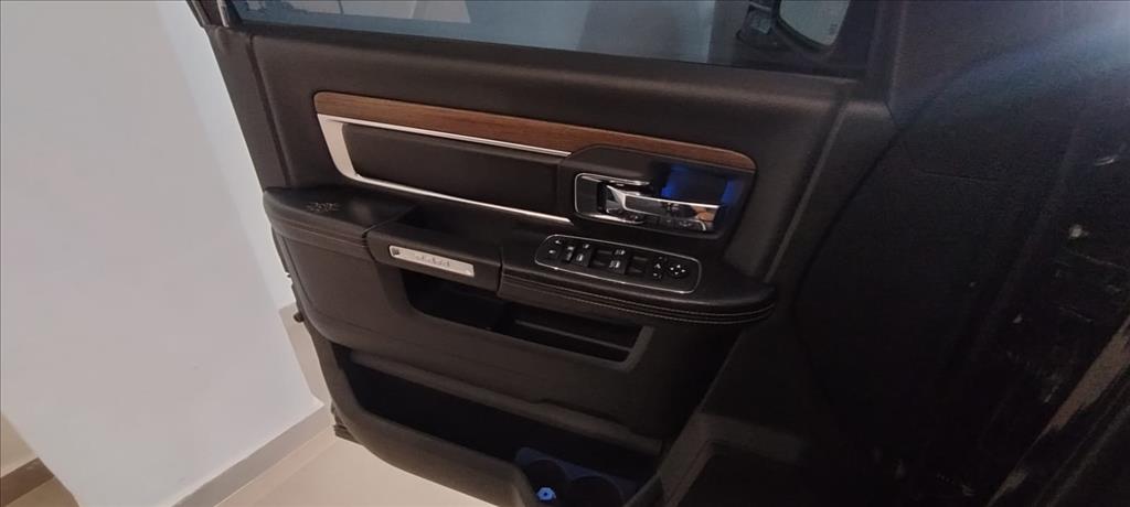 CLASSIC 5.7 V8 GASOLINA LARAMIE CD 4X4 AUTOMÁTICO10